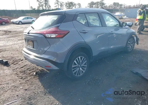 2021 Nissan Kicks Sv Xtronic Cvt z USA, uszkodzony, nr VIN 3N1CP5CV2ML513520
